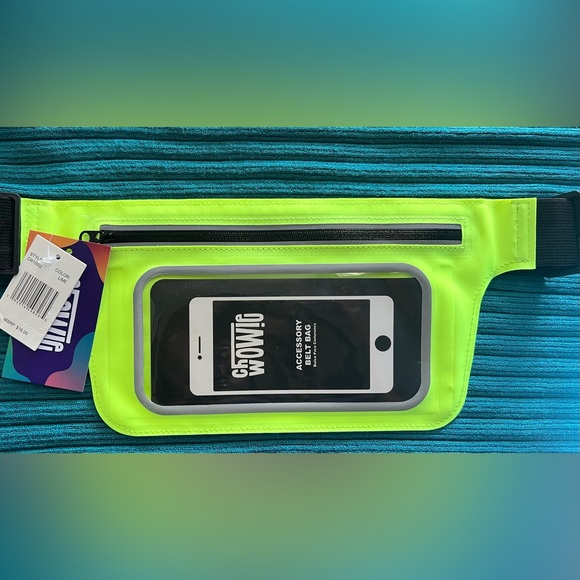 CW 🫶🏾 Fanny Pack 💚🩷🖤 - Picture 6 of 11